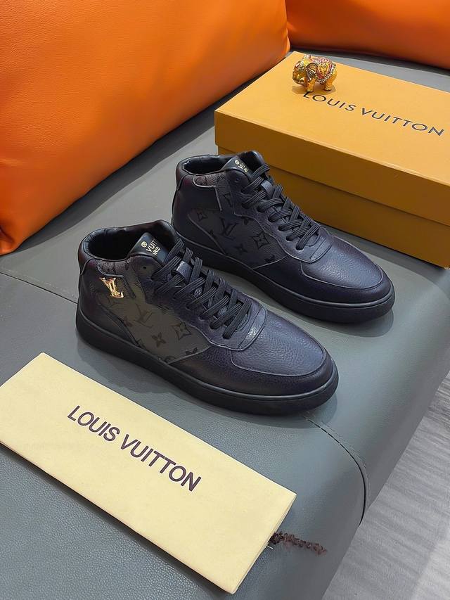 商品名称：Louis Vuitton 路易 威登 正规码数: 38-44 高帮鞋 商品材料：精选 牛皮鞋面，柔软羊皮内里；原厂大底。