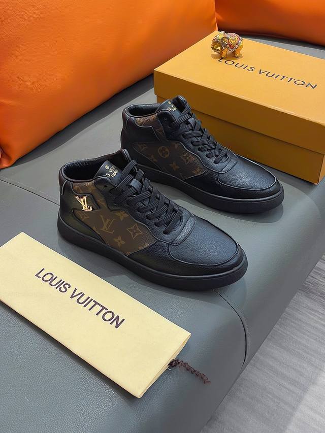 商品名称：Louis Vuitton 路易 威登 正规码数: 38-44 高帮鞋 商品材料：精选 牛皮鞋面，柔软羊皮内里；原厂大底。