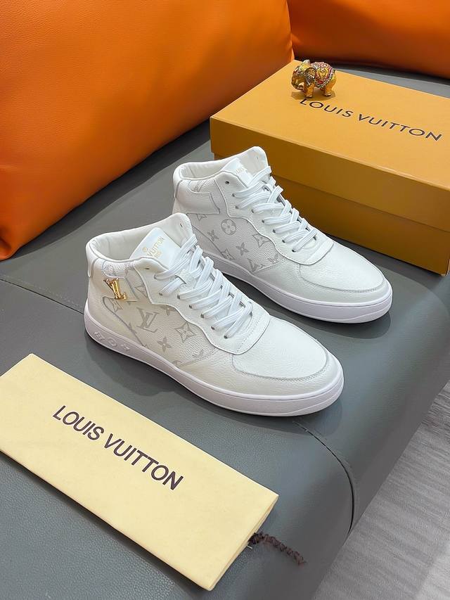 商品名称：Louis Vuitton 路易 威登 正规码数: 38-44 高帮鞋 商品材料：精选 牛皮鞋面，柔软羊皮内里；原厂大底。