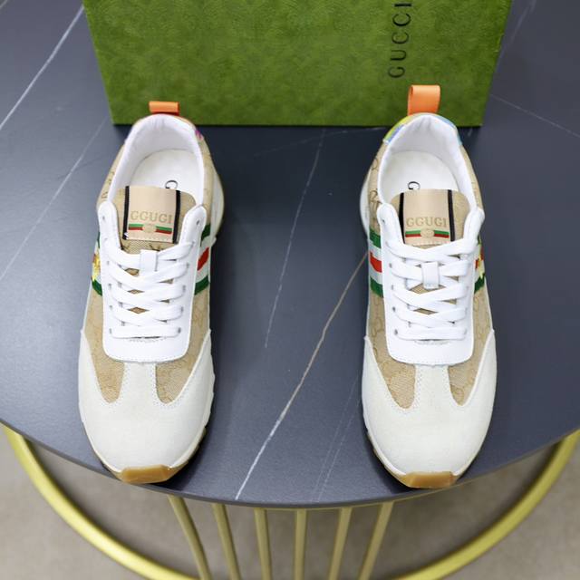 出厂价： 品牌：古奇gucci 标准码：38-44 等级：官网同款 材料：原版面料 舒适内里 轻便耐磨大底 款式类别：男士时尚休闲鞋 跑步 运动鞋 尊贵奢侈品大