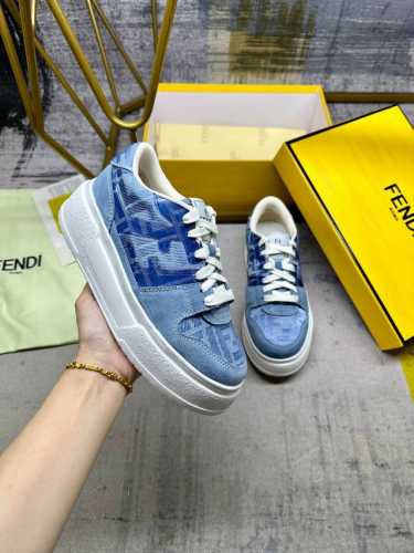 fendi Match系带最新运动鞋，蓝色Ff提花面料和同色绒面材质细节，侧面饰以注塑Ff贴花。女码35-40码 ，男码39-45码