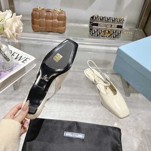 工厂价P310，25年新款上市走秀明星新品时尚潮流【Prada 普拉达】方头高跟方跟粗跟凉鞋后空单鞋。鞋面采用进口牛漆皮，开边珠、内里垫脚为进口羊皮，意大利注塑