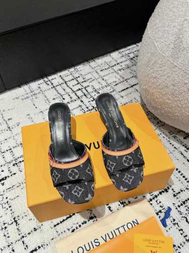 拖鞋 顶级版本 单鞋 顶级版本 Lv 驴家 24 丹宁牛仔小猫跟太好看了 很少做lv家的单品 但是这双小猫跟我真的是没法拒绝啊！原版购入 用心开发 鞋跟都是开模