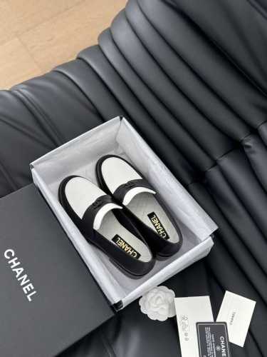 Chanel 24B最新手工坊乐福鞋！ 专柜代购版本！！ 专柜最难入手手工坊鞋 经典标志元素五金设计 真的超级好看 万人求款 连二奢都在溢价 Size:35-3