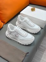 商品名称：Moncler 蒙口 正规码数: 38-44 休闲鞋 商品材料：精选 牛皮鞋面，柔软羊皮内里；原厂大底。