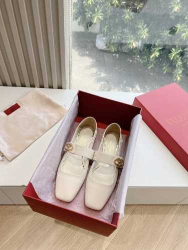 G968莞货原单代购品质valentino华伦天奴经典 夏vlogo Signature平底尖头单鞋 鞋型线条流畅.版型超赞上脚舒适.增高.显瘦.拉长腿部线条