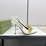 Gucci 24S 金属链条后空凉鞋 长到心巴儿上了~爱了~爱了！ 元气少女 活力满满 随意搭配轻松搭出时尚感 面料采用进口小牛漆皮 内里采用进口羊皮 意大利进