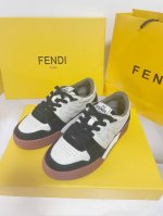 市场顶级版本FEND* 芬迪match最新爆款情侣款运动鞋板鞋超多明星博主上脚 原版购入 一比一开发 做货 设计师Kim Jones打造的首款运动鞋fendi
