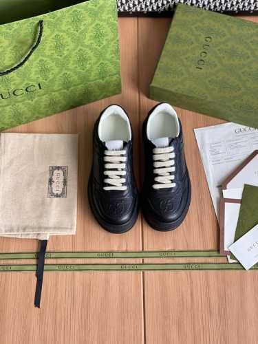 Gucci 饼干鞋整双鞋子采购Zp开发打造，全部定制材料，独家开模大底，细节全部对版出货，连包装也做到跟正品一样。码数:女：35-40 男39-44