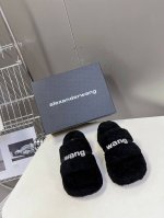 Alexander Wang 大王水钻厚底毛毛拖鞋 太好看了～很难不爱！ Bling Bling秋冬毛毛拖 露腿神器，没有比大王更懂女人心了 要闪更要美 原版水