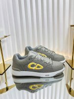 Dior联名OBLIQUE迪奥B57系列 情侣款 休闲运动鞋 CD 滑板鞋原版购入开发 做货 这款 B57 中帮运动鞋是二零二四春季男装系列新品，重新诠释篮球鞋