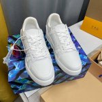 顶级版本 上线男款39-44 45.46 本款 LV Trainer 运动鞋将科技织物融入光滑和粒面小牛皮，以 Monogram 花卉点缀外底，展现男装艺术总监