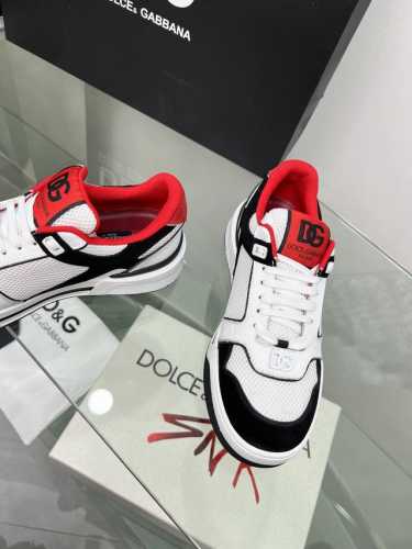 2024高端版本高质量原单品质 D0Lce & Gabbana 今年的主打款式 没有之一 超火超帅气的休闲鞋此款传承了d家一贯有点浮夸而不失时尚的风格 精湛的做