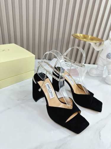 冲量价 Jimmy Choo 吉米周 是一个非常全面之尊贵时尚生活品牌， 香港,美国等大时尚博主及明星的同款表带女士高跟，中跟，平跟后空凉鞋系列。 澳大利亚尖头