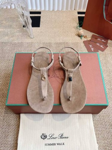 Loro Piana 拖鞋 2025官网 LP新品发售Loro Piana 官网同款同款拖鞋｜采用 Wish 羊京面料制作｜鞋面采用优质特级羊绒｜垫脚羊绒，垫脚