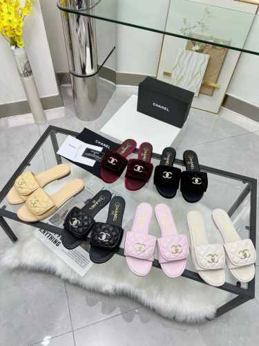 CHANEL 25早春新品 拖鞋火爆上市！黑色、米白、杏色、粉色、黑色真丝绒、酒红真丝绒35-43。橡胶底 、真皮底