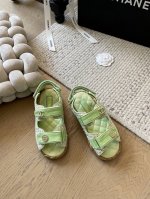 Chanel 魔术贴凉鞋新色系列！经典中的经典 这款不用过多介绍了每年夏天都非常火~ 闭眼入就对了对版对标版本！ 内里编码专柜一致面料羊皮 发泡大底！码数:34
