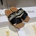 Chloe 克洛伊 最新的交叉编织带罗马拖鞋，进口定做的高密度多物料组合织带 并不是一般的帆布 3D数控防水印刷Logo字样 原版私模高密度橡胶发泡鞋底 人工固