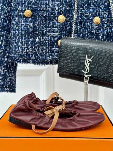 Hermes 爱马仕24S春夏 经典h扣玛丽珍鞋系列 经典复古高级感单品 好穿又好搭配 上脚秀气！ 鞋面采用进口小牛皮 内里踮脚混种羊皮 意大利进口牛皮大底 S