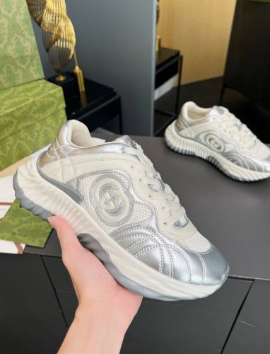 冲量价 男+10 顶级代购版本#古驰 #Gucci #老爹鞋 古驰gucci 波浪底老爹鞋2024新款ripple系列情侣款休闲运动厚底波浪轮胎鞋 原版购入1: