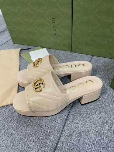 Gucci Love Parade 沿着标志性的好莱坞大道呈现，既是回归，也是开始。一个理想的重新开始的地方，地理环境不仅参考了创意总监的第一个广告系列，而且也