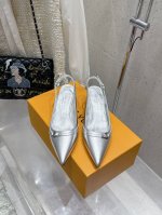 顶级版本 Louis Vuitton LV 路易威登 2025春夏尖头高跟鞋凉鞋鹰嘴小尖头搭配镂空老花皮条小方扣可调节松紧，Lv五金 “logo”饰以点缀，细节