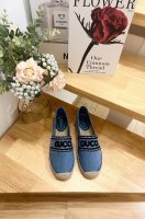 Gucci 巴黎2025春Ines刺绣贴花牛仔布麻底鞋695欧 Gucci 这款“Ines”麻底鞋采用柔软的丹宁布制于意大利，橡胶底带黄麻边饰。立体感字母Log