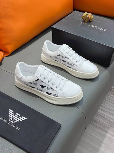 商品名称：Armani 阿玛尼 正规码数: 38-44 休闲鞋 商品材料：精选 牛皮鞋面，柔软羊皮垫脚；原厂特供大底。