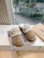 G021Ugg冬季新款女同款休闲舒适厚底圆头棉靴雪地靴棉鞋毛毛拖鞋 它的优点就是特别轻又好走路 跑步都没问题搭任何的裤子都可以 露不露可爱的毛边都好看搭配修身裤