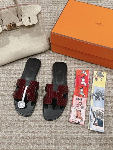 出厂价 蛇皮系列 Hermes 爱马仕h拖鞋oran凉鞋系列 时尚又百搭 超级舒服 每个细节都做到极致 原版麂皮 原版1:1独家私模鞋面 原版真皮沿条大底 包装
