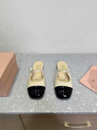 Miu Miu 缪缪 25ss春夏 小粗跟 玛丽珍 半拖 上脚果然更惊艳~个性设计非常百搭，而且高度也太适合我了，穿着不累脚 绝对入手不亏的一双！面料：原版进口