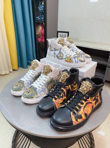 出厂价 Versace 范思哲高帮官网最新款休闲男靴抢先上市，材料做工完整，头层牛皮鞋面真皮内里，实物拍摄，进口专用材料凸显品牌独特魅力 ，原版大底1:1高端定