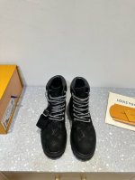 男码+10 Lv X Timberland 添柏岚 联名款 老花 大黄靴 及踝靴 短靴 Lv X Timberland 及踝靴取材 Monogram 压纹防水正