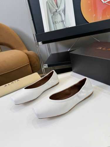 price: 380 品 牌：Alaia 高版本 独家新品 Alaia 阿莱亚24Ss/ 走秀款糖果色平底玛丽珍芭蕾舞鞋 最近超火的一款平底鞋 章小蕙同款 甜酷