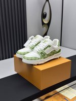 工厂直销 顶级版本 LV-路易威登-经典走秀新款空胶工艺 原版1：1开发复刻！！上脚非常舒适 奢侈用料，做工精细，中底印有欧洲制造英文字母鞋面由意大利进口小牛皮