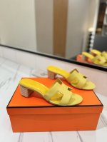 出厂价： Hermes爱马仕H家最经典永不过时高品质追求完美做工细节上脚舒适度材质面料：平纹牛皮材质内里：混种羊皮材质垫脚：混种羊皮材质大底：意大利真皮鞋跟跟高