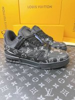 Loui* Vuitto* 顶级版本 情侣款本款 LV Trainer 运动鞋再现设计师 Virgil Abloh 自篮球鞋中挖掘的时尚潜力。粒面牛皮革构筑繁复