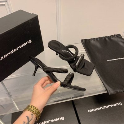 橙子出厂价P 5Cm Alexander Wang 亚力山大王 一字带方头高跟凉鞋 性感细跟鞋 凹凸感带按摩的鞋垫，配上进口橡皮筋 Logo，搭配最潮方头+高弹