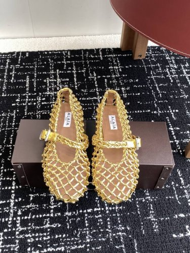 代购级400 alaia 25Ss 春夏 芭蕾舞鞋 法国高端一线高定品牌 Azzedinealaia:时尚界最后的手艺人 只忠于展现女性身体曲线的裁剪之王 始创
