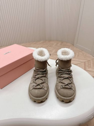 Miumiu缪缪 24最新羊毛靴雪地靴 Ss羊毛雪地靴滑雪靴系列，系带松紧 轻奢的内蕴品质，自带温暖的腔调，材穿着舒服，爱不释手，高颜值高品质防水防滑巨保暖，鞋