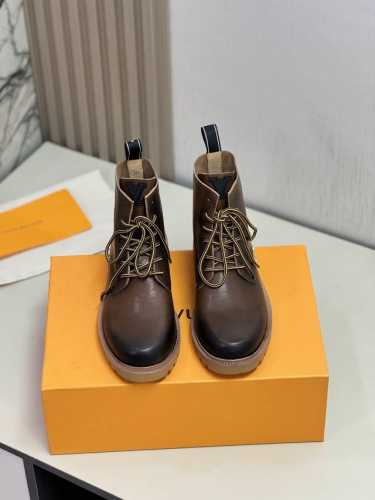 L家 顶级P: Size:39-44 38.45可定制 配全套包装 LV高帮靴子系列专柜最新原版正装皮鞋 代购级别 进口头层原版牛皮 开边珠牛皮无内里设计，牛皮