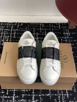 代购级 Valentino 经典升级 低帮绑带运动鞋、休闲鞋 男士女士真皮板鞋华伦天奴运动板鞋简直太棒了 时尚潮流炫酷+经典复古，情侣款最新时尚运动鞋系列都有货