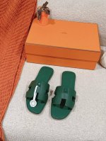 Hermes 爱马仕h拖鞋oran凉鞋系列 时尚又百搭 超级舒服 每个细节都做到极致 原版swift小牛皮 原版1:1独家私模鞋面 原版真皮沿条大底 包装 每对