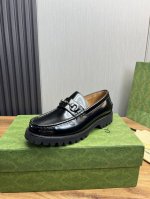 工厂价 Ｇｕｃｃｉ.古奇 男士商务休闲皮鞋，顶级牛货.1:1出货奢华尊贵全部采用进口原版品牌面料，只为打造更为舒适的穿着体验，鞋面：原版进口开边珠牛皮，牛皮顶级