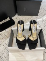 Jimmy Choo 最新烫钻真丝奥钻脚环鱼嘴鞋！Ins上超火爆的单品 出席各种聚会 鞋面：进口羊皮 真丝 格力特 跟高：9.0Cm 内里：定制羊皮 鞋底：意大