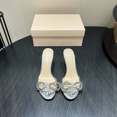 出厂： 独家顶级版本 小众品牌Mach&Mach2025Vs新款凉拖系列 珍珠蝴蝶结凉拖 又美又嗲、珍珠蝴蝶结加缠绕式设计让你在人群中一眼出挑 搭配任何一件Bl
