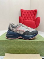 出厂： Gucci 古驰 经典休闲男女运动鞋 增高厚底老爹鞋 情侣款 此款老爹鞋在今年仍然还是很受欢迎。对于爱美的人来说，鞋柜里不仅应该有一双白色的鞋子，还应该