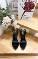 Gucci 巴黎2025春Ines刺绣贴花牛仔布麻底鞋695欧 Gucci 这款“Ines”麻底鞋采用柔软的丹宁布制于意大利，橡胶底带黄麻边饰。立体感字母Log