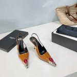 高品质出厂 ！小众潮牌Saint Laurent YSL 圣罗兰25春夏新品金属头大宝石优雅大气高跟凉鞋！各种小裙子搭配起来 完全不挑脚型哦，通透的闪钻在光线的
