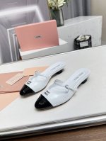高品质出厂 Miu Miu 24春夏 尖头小猫跟单鞋包头T拖鞋凉鞋和低跟后空芭玛丽珍单鞋一眼看上miumiu这双高跟鞋，上脚果然更惊艳~镂空尖头、蝴蝶结，集性感
